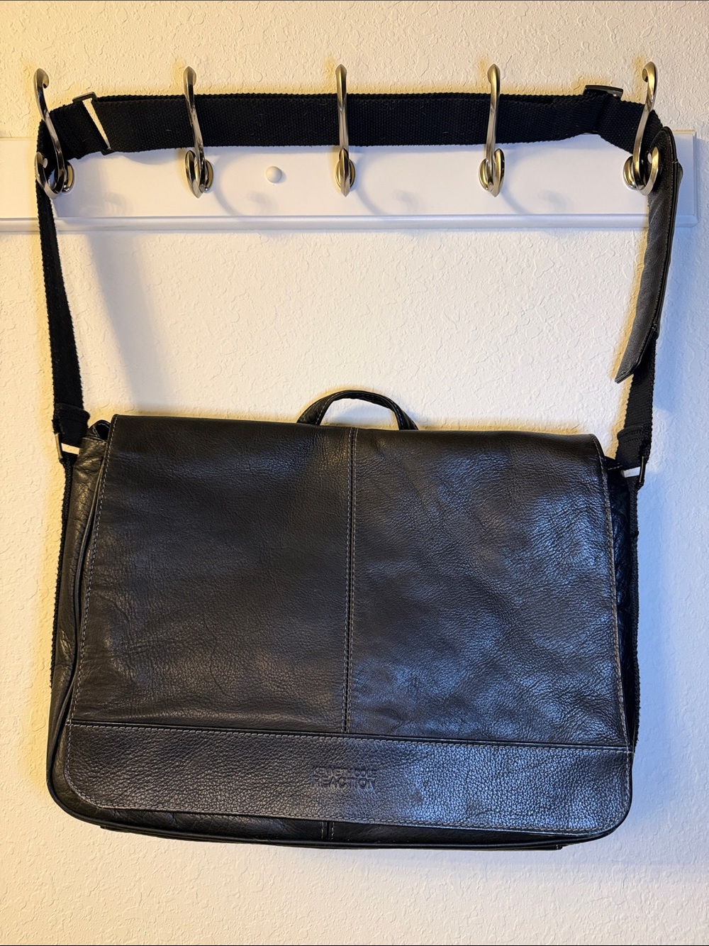 Kenneth Cole Reaction Black Leather Messenger Bag with Adjustable Strap